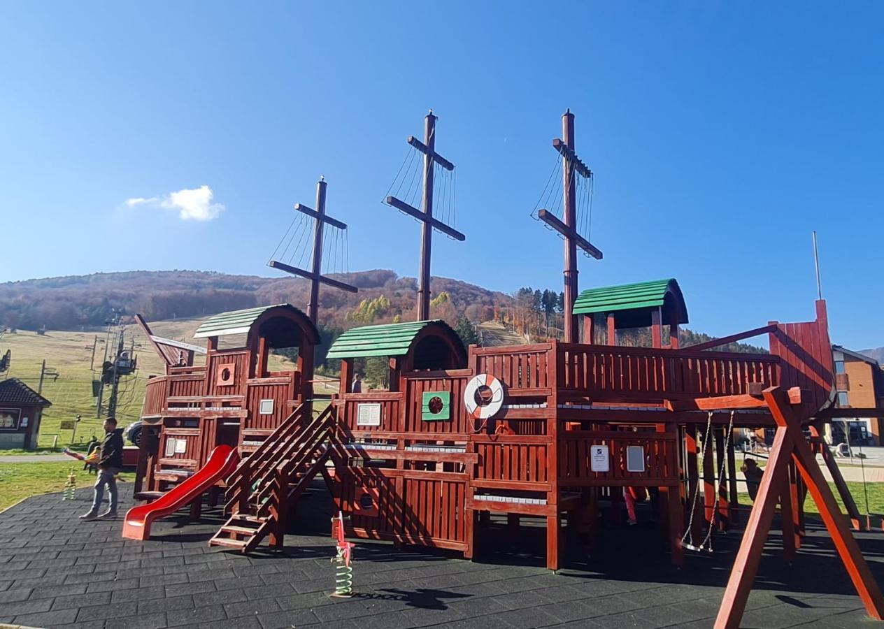 Snowland Apartmany Valča Buitenkant foto